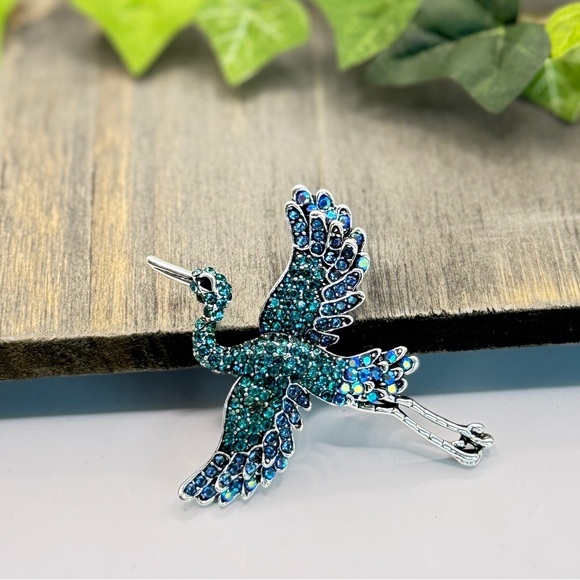 Jewelry - 🌻 3/$25 Rhinestones Elegant Blue and Green Bird Brooch